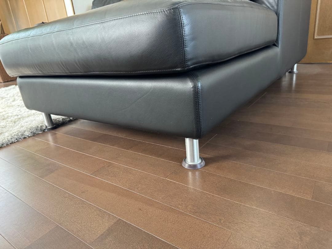 黒のレザーコーナーソファ　大塚家具