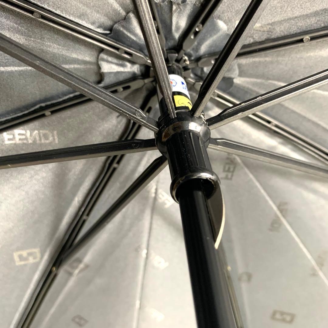 美品！FENDI フェンディ　折りたたみ傘　　雨傘　ズッカ　総柄