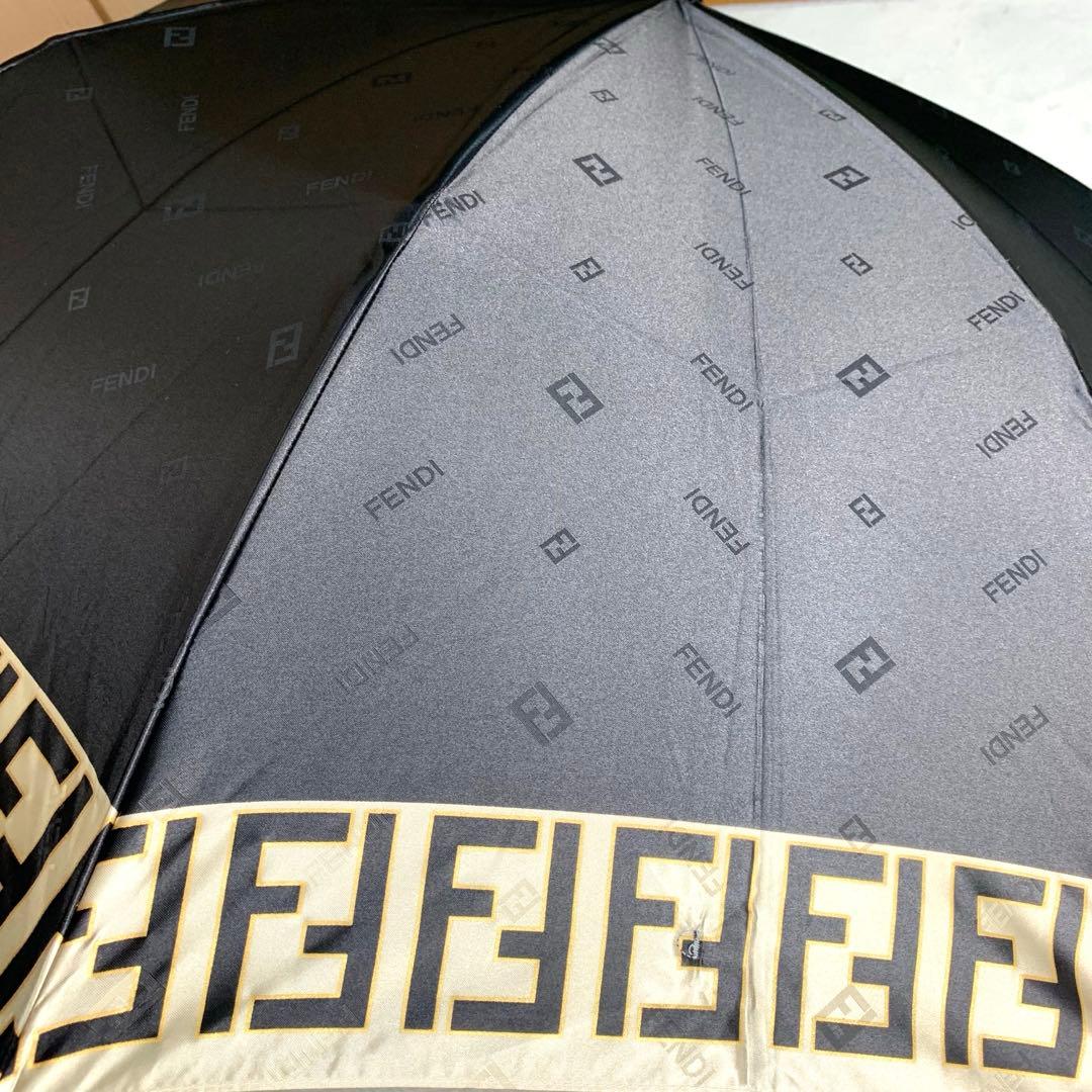 美品！FENDI フェンディ　折りたたみ傘　　雨傘　ズッカ　総柄