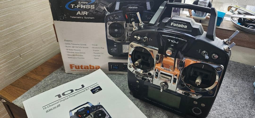 Futaba 10J 2.4GHz ラジコン送信機