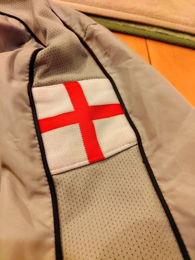 アンブロイングランド代表ナイロンジャケット