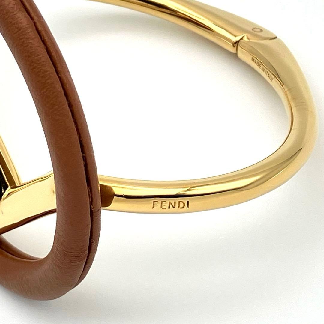 FENDI エフ イズ フェンディ ロゴ バングル ブレスレット 8AG733