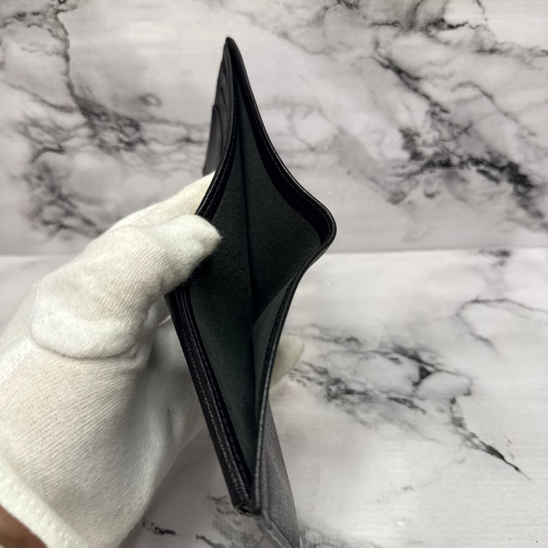 (美品)大人気、イルビゾンテ、折り財布、オールレザー、シボ革、型押し、人気色、黒