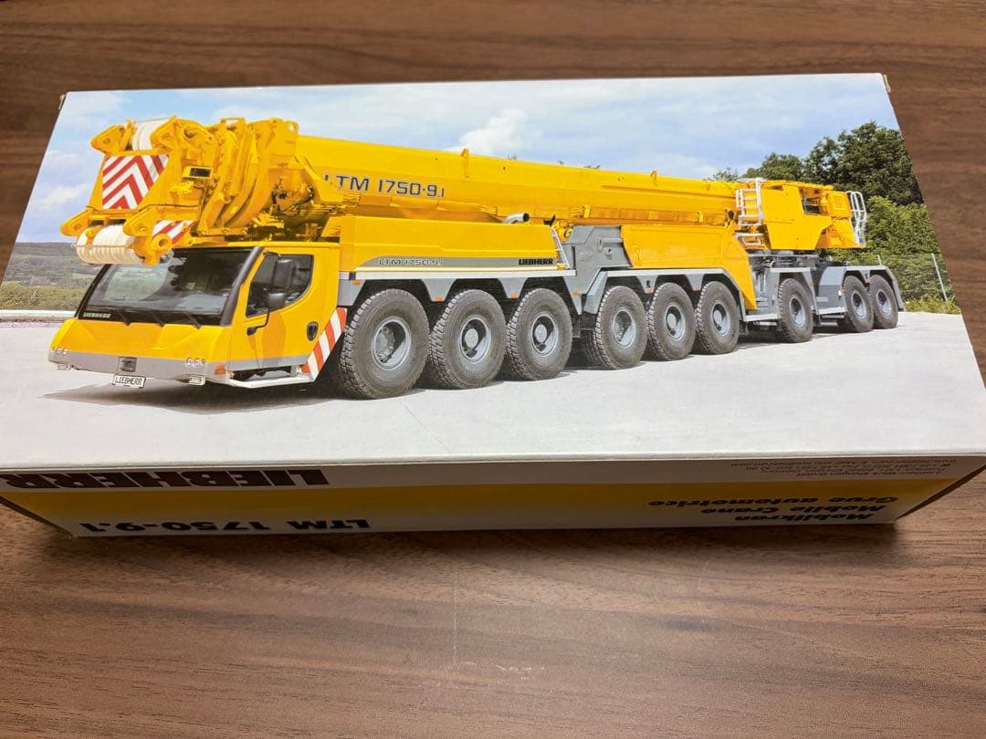 ミニカー Liebherr LTM 1750-1