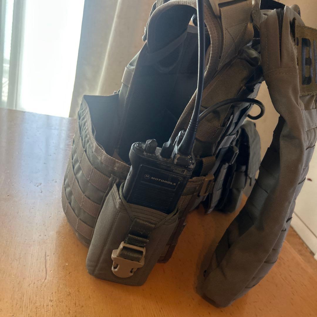 FLYEE プレートキャリア　FBI HRT SWAT