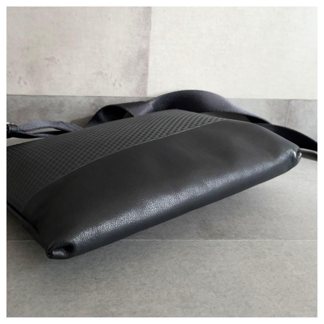 kawakawa サコッシュ ショルダーバッグ 革 レザー 黒 カワカワ