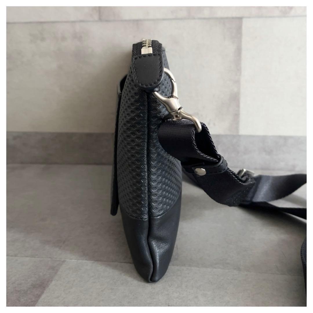 kawakawa サコッシュ ショルダーバッグ 革 レザー 黒 カワカワ