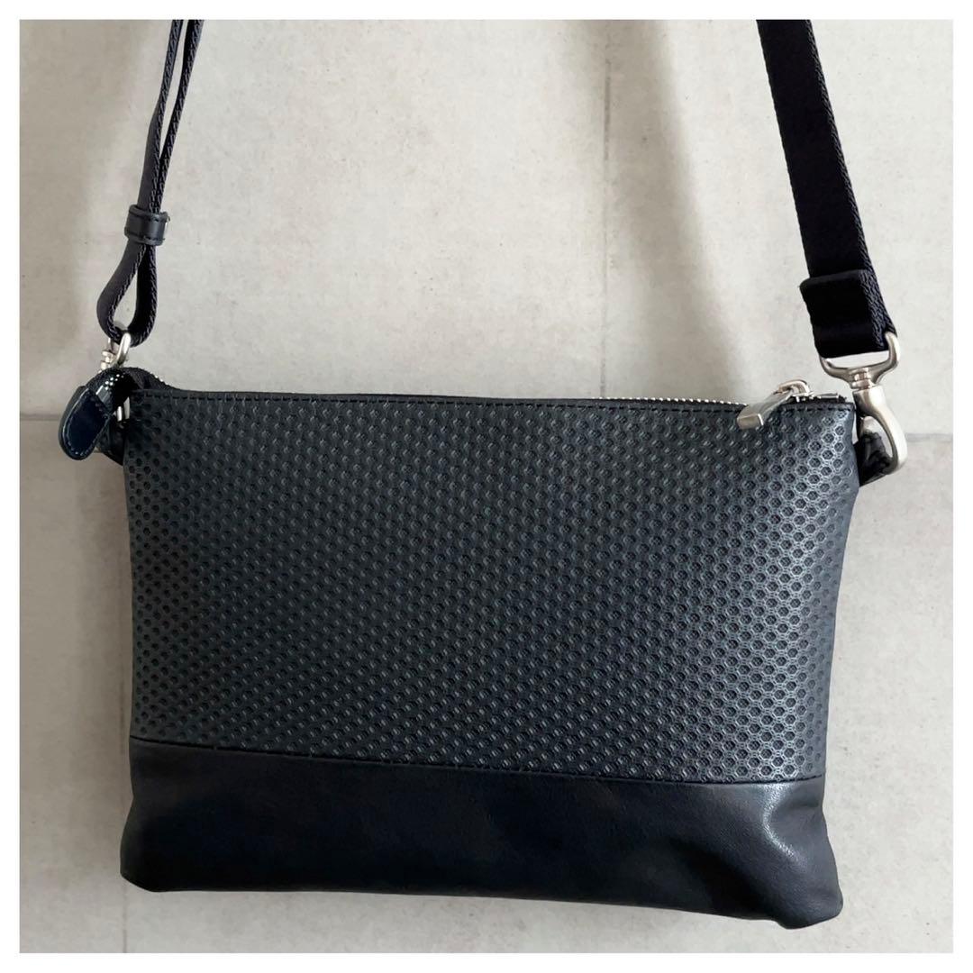 kawakawa サコッシュ ショルダーバッグ 革 レザー 黒 カワカワ