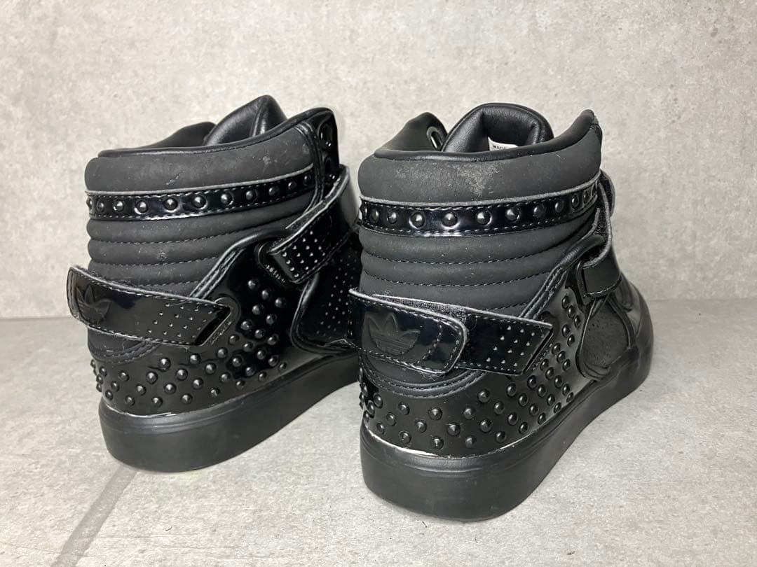 アディダス adidas ハイカット　オールブラック　エナメル　スタッズ