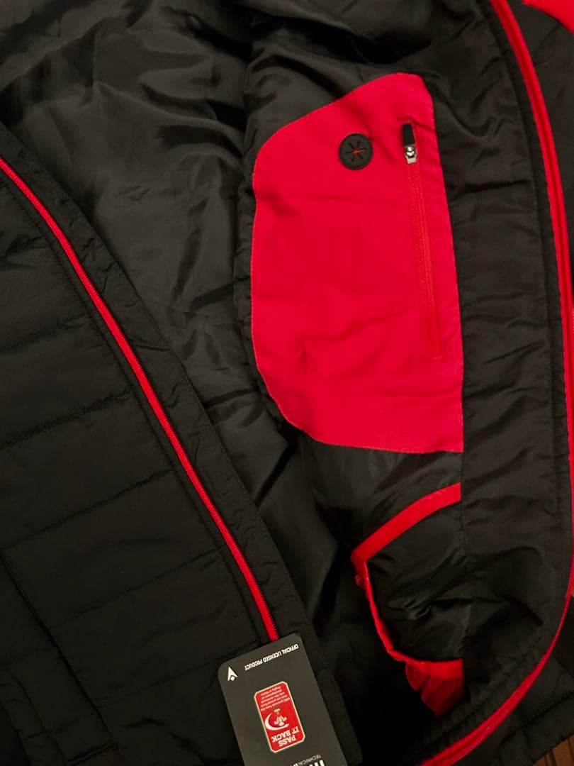 【新品未使用】Macronラグビー　ウェールズ代表　トラベルコート 海外Ｍ