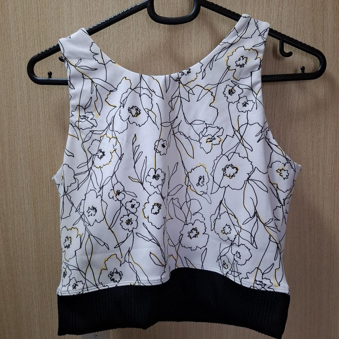 アイボリー 花柄 ヨガウェア Mサイズ　新品未使用