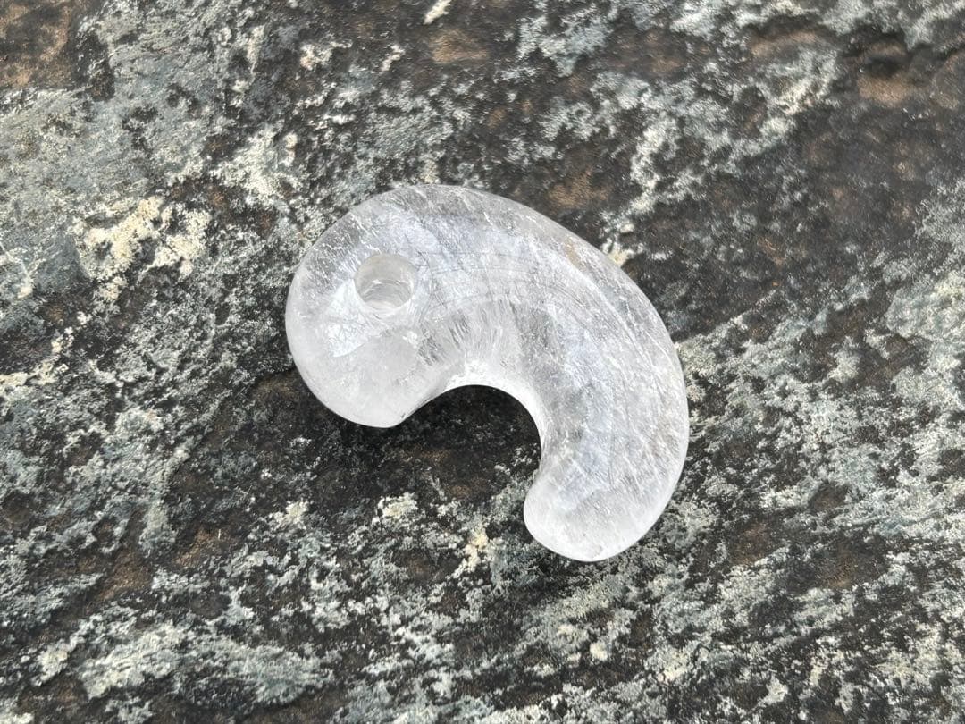 山梨県産水晶　勾玉
