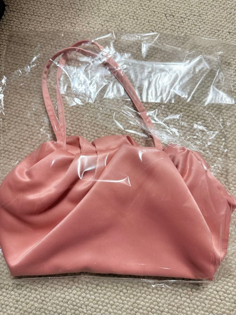 yori familiar コラボ　マシュマロクラッチバッグ　ピンク