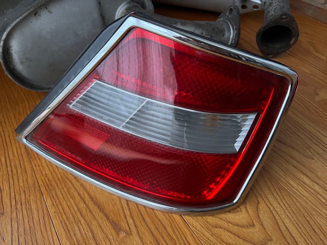 Y34セドリック前期テールランプ