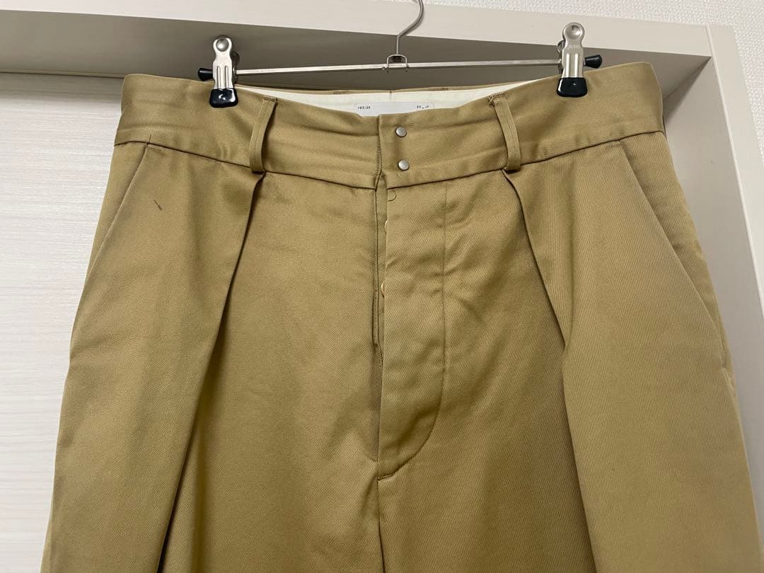 パンツ SOUMO BIG TUCK CHINO (BEIGE)