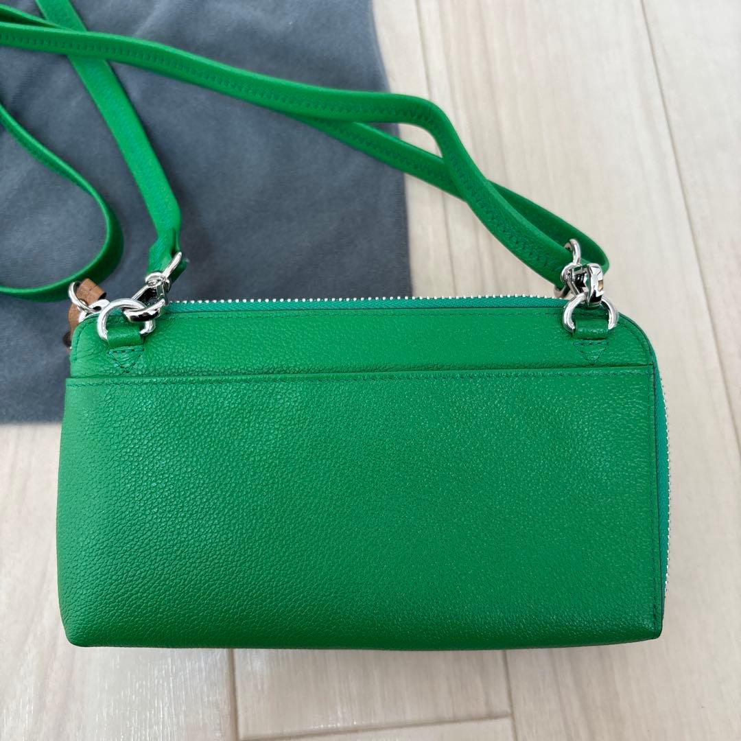 PELLEBORSA ショルダーバック　グリーン　眼鏡入れ　お財布ショルダー