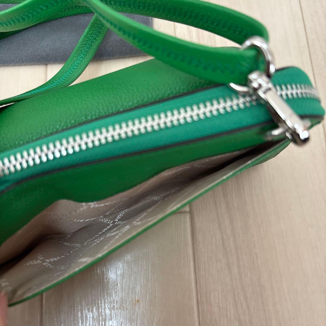 PELLEBORSA ショルダーバック　グリーン　眼鏡入れ　お財布ショルダー