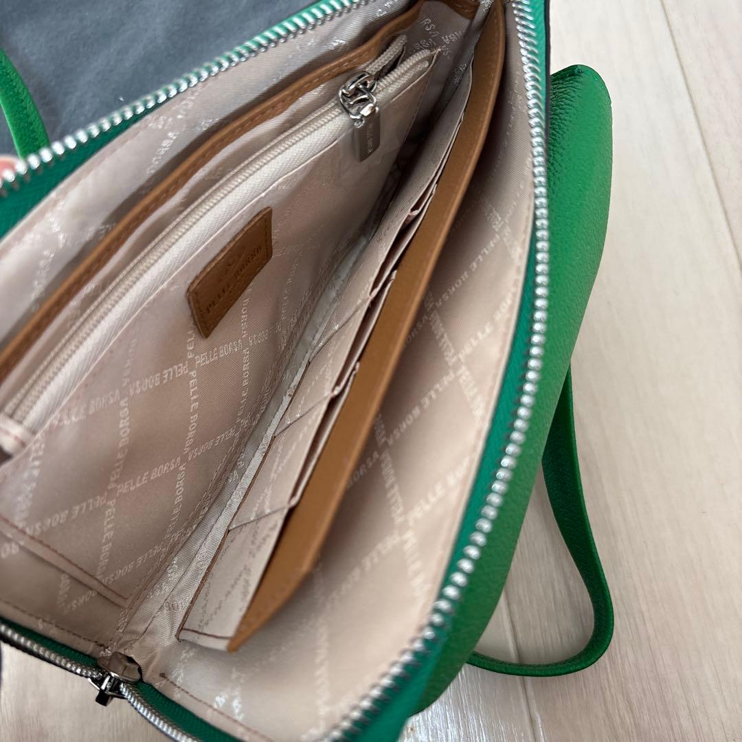 PELLEBORSA ショルダーバック　グリーン　眼鏡入れ　お財布ショルダー
