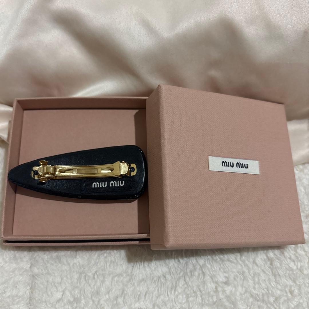 【美品箱付き】 miumiu ミュウミュウ バレッタ ヘアアクセ 黒 ブラック