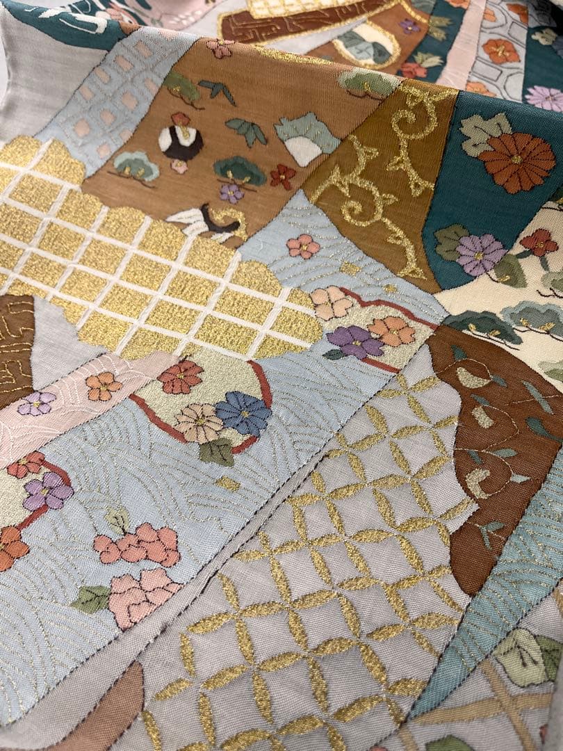 仕立て上がり新品袋帯　薄いグレーに鶴松花宝尽くしなどおめでたい柄　とても可愛い