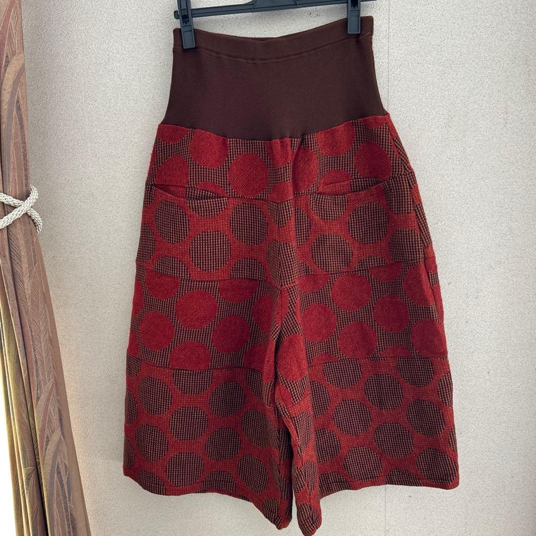 お色訂正　クレッシェントデュオ　オレンジと茶色のドット柄キュロットパンツ