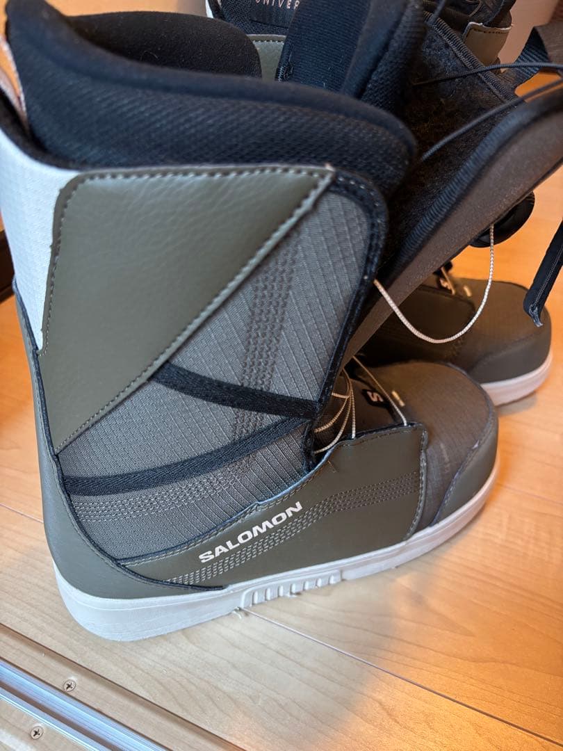 SALOMON スノーボードブーツ