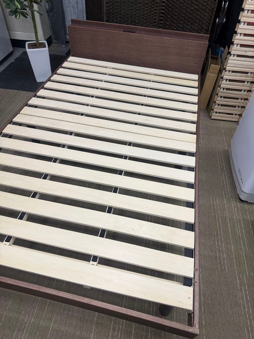 【洗浄消毒作業済】アイリス　セミダブルサイズ　ベッドフレーム