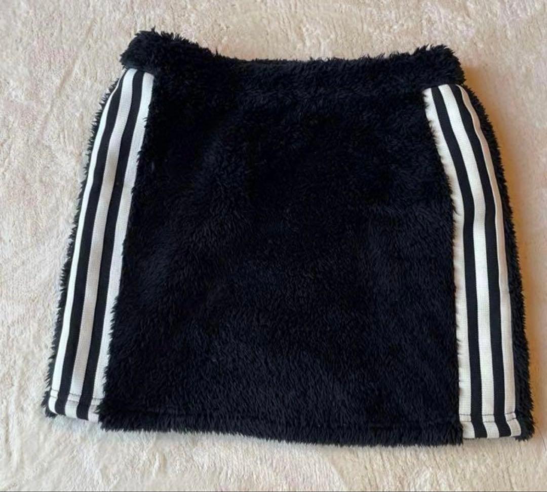 adidas フリース ジャケット　スカートセットアップ　黒 ストライプ