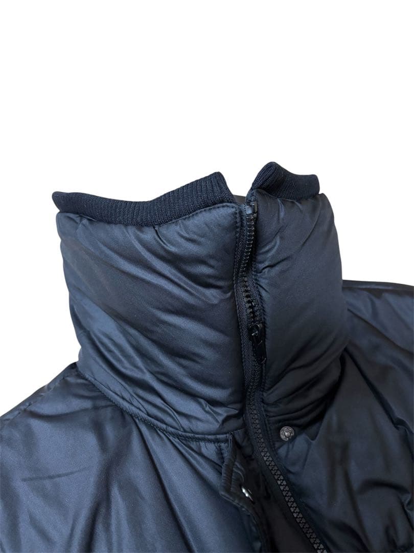 スコットクラブ/ダウン風ポンチョ ケープコート 中綿入 ブラック　女優襟