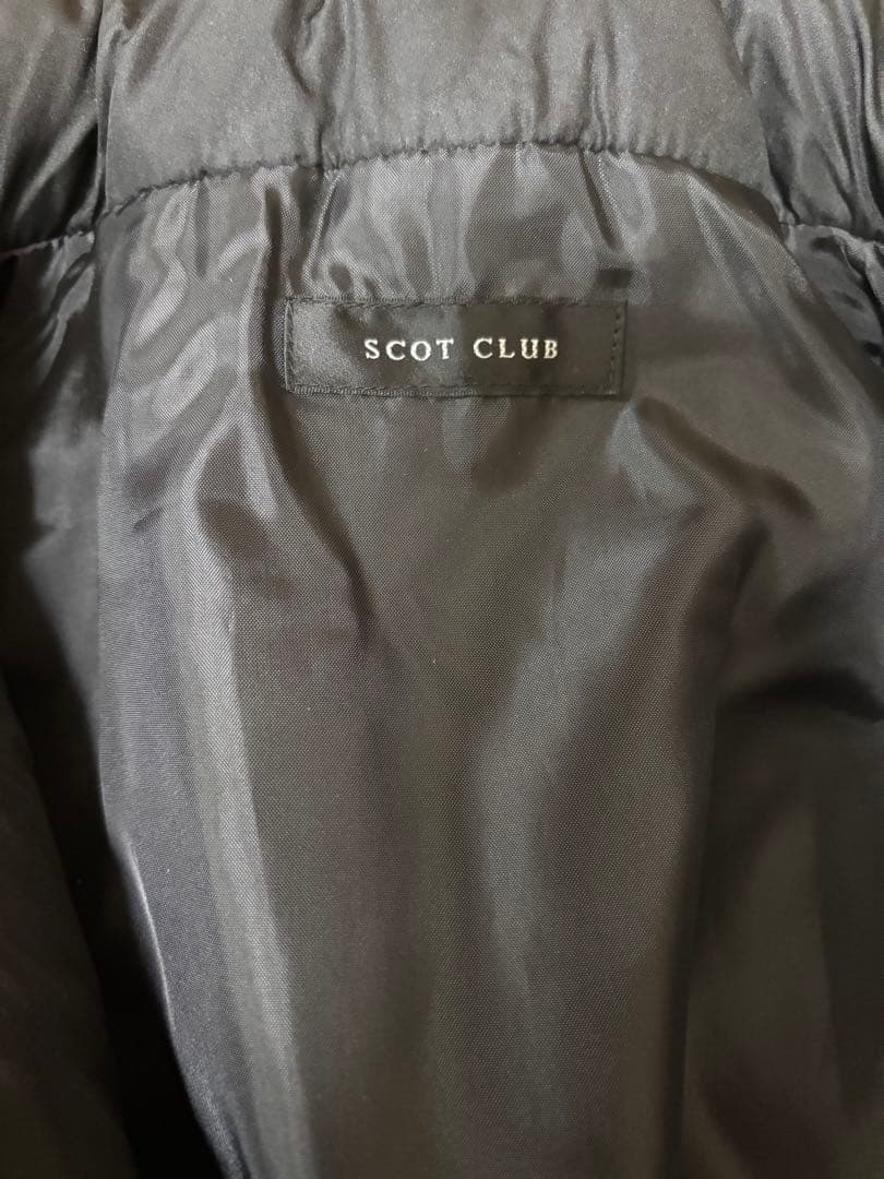 スコットクラブ/ダウン風ポンチョ ケープコート 中綿入 ブラック　女優襟