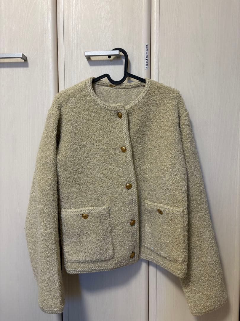 金釦ノーカラーコンパクトラメニットジャケット　KANA