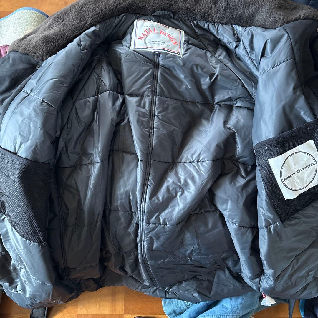 ネイタルデザイン　ファー付きブラックベンチコート