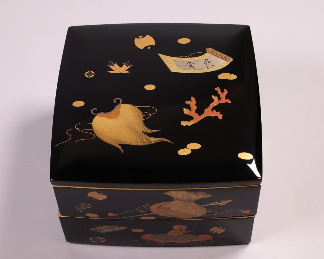 【MA941】輪島塗 宝尽くし蒔絵 二段重 木製漆器 漆芸 重箱 金蒔絵 黒 朱