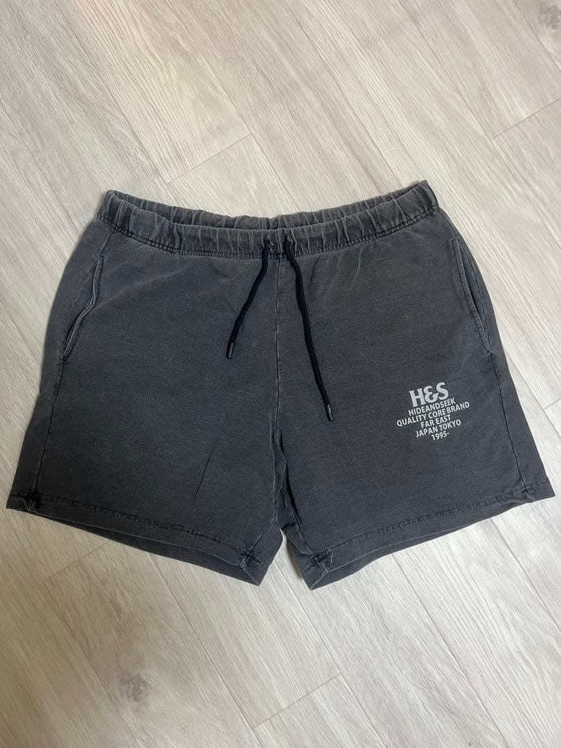 hideandseek Logo Short (24ss) ショートパンツ
