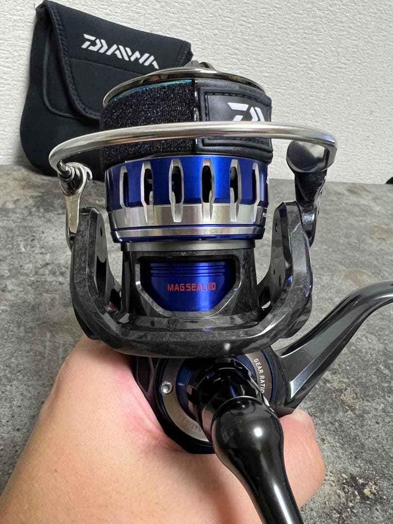 新品未使用 Daiwa ダイワSALTIGA 4000H スピニングリール