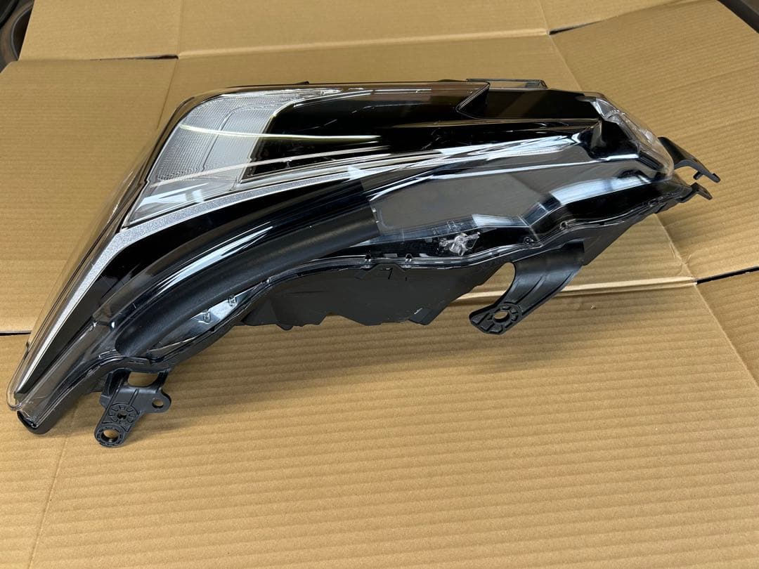 レヴォーグ　VN5 左ヘッドライト