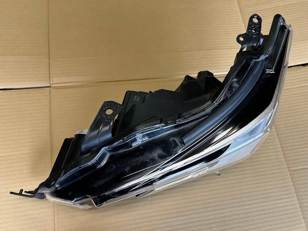 レヴォーグ　VN5 左ヘッドライト