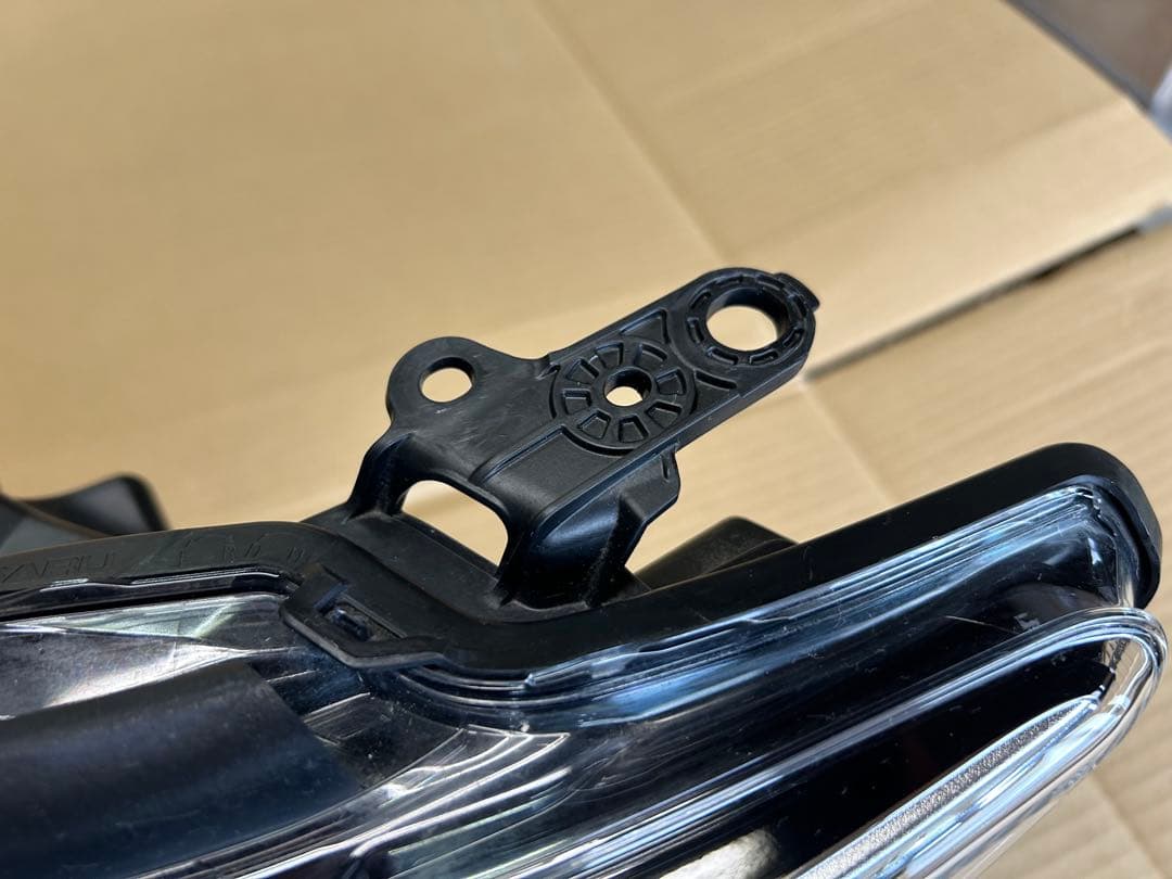 レヴォーグ　VN5 左ヘッドライト