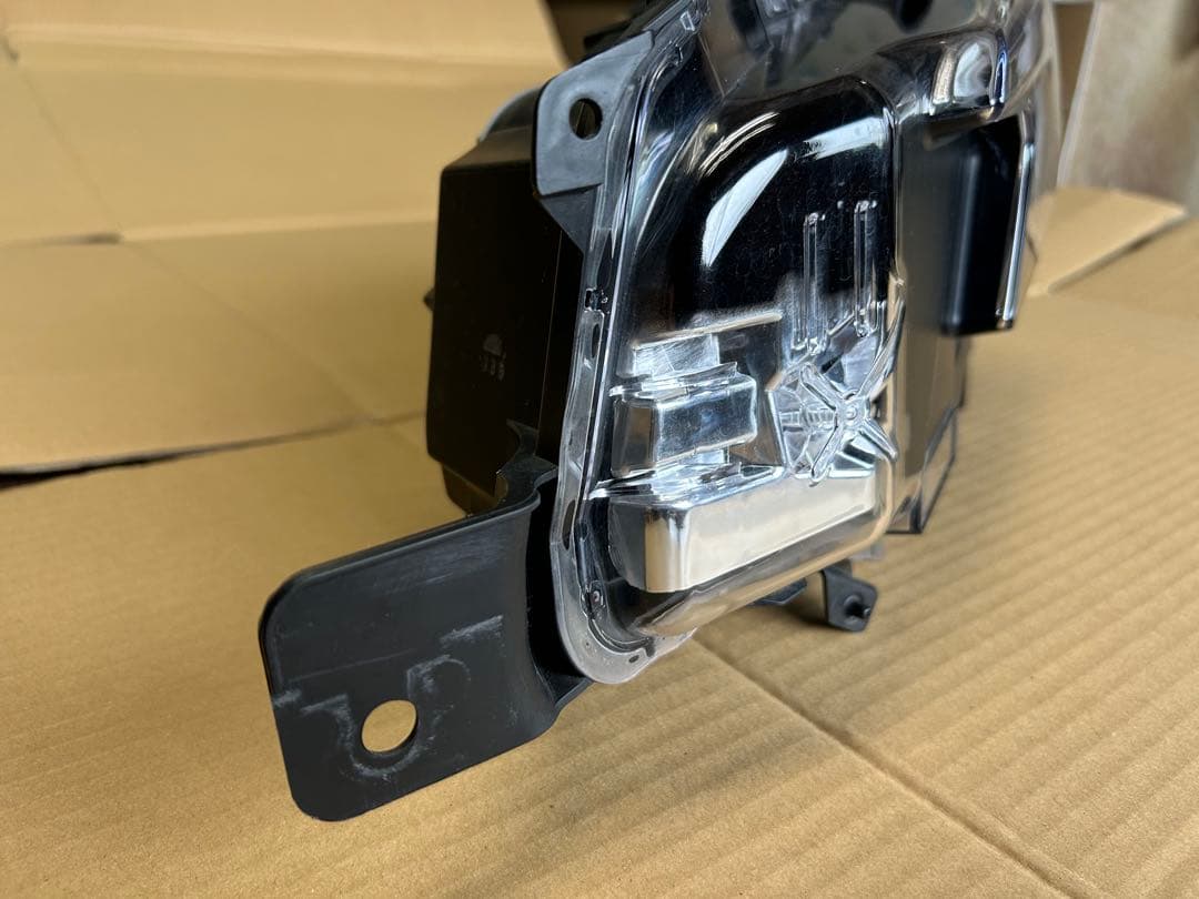 レヴォーグ　VN5 左ヘッドライト