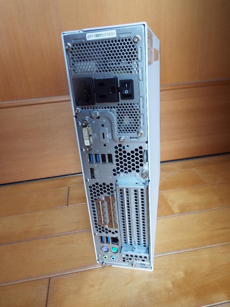 Windowsデスクトップ ESPRIMO D588/V i3-8100 16G SSD256G+HDD