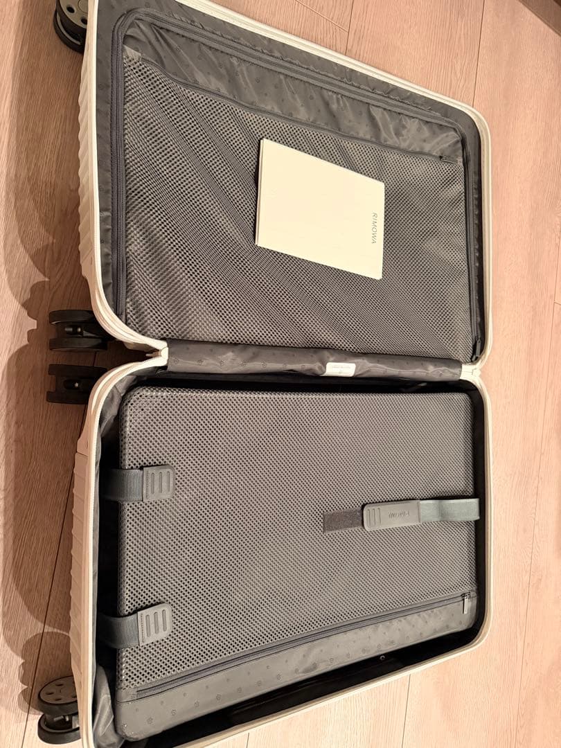 RIMOWA ESSENTIAL チェックイン M