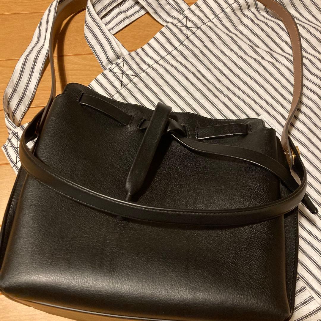 アニヤハインドマーチ ブラックレザー ショルダーバッグ