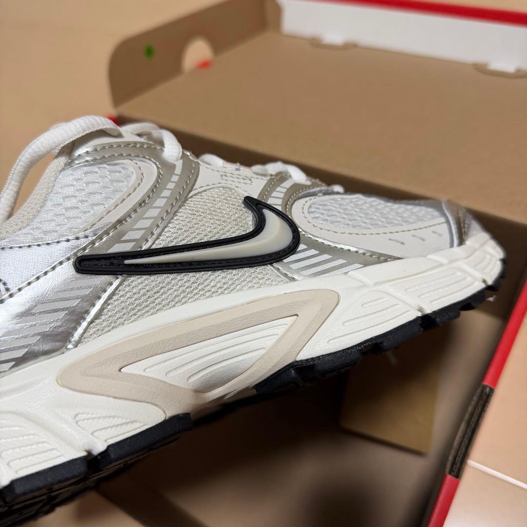 NIKE ウィメンズV5 RNR スニーカー