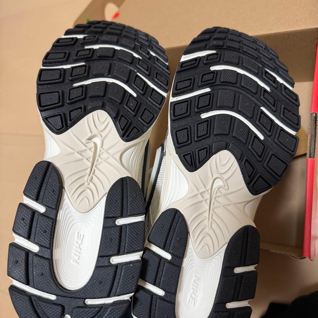 NIKE ウィメンズV5 RNR スニーカー