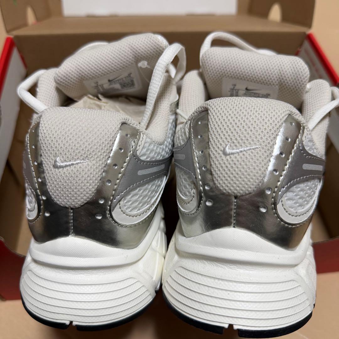 NIKE ウィメンズV5 RNR スニーカー