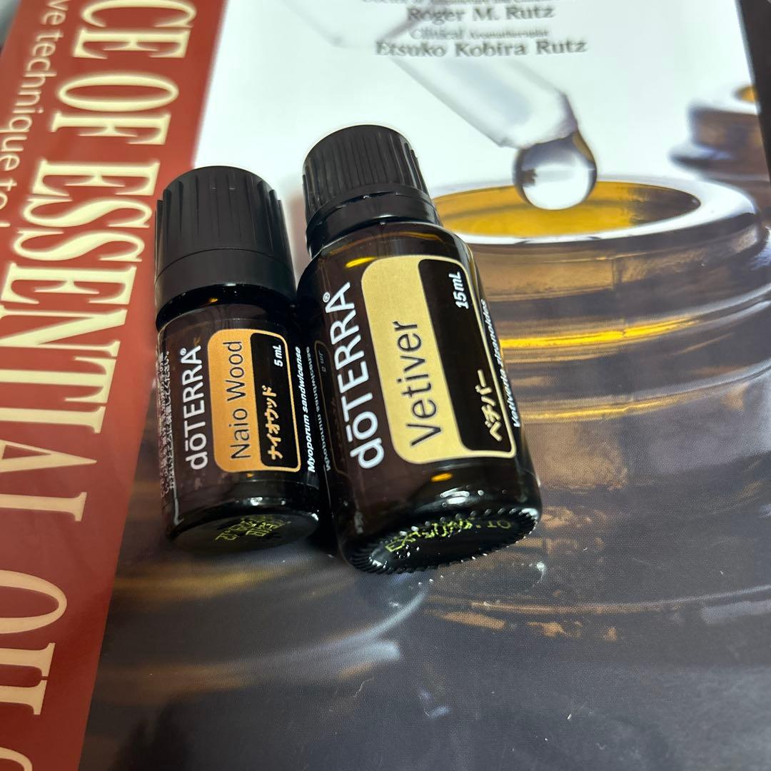 ドテラオイル　ベチバー　ナイオウッド