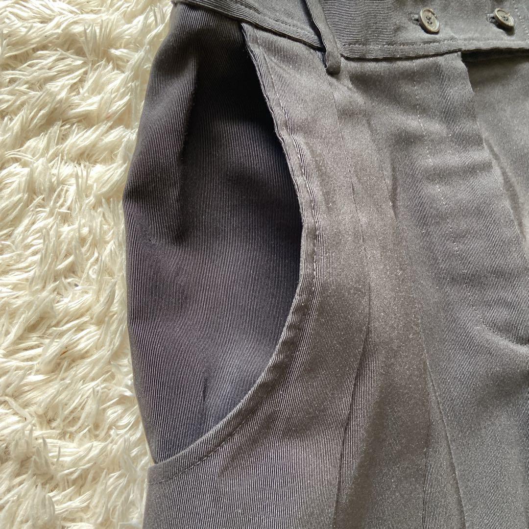 近年　美品　フェラガモ　コットンシルクハーフパンツ　タック　膝下丈　38M位　黒