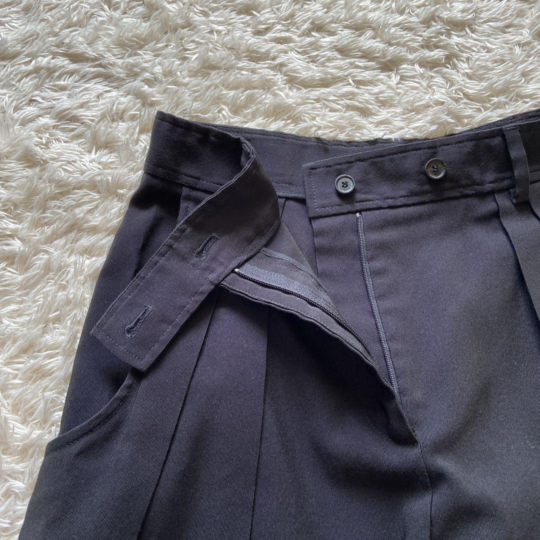 近年　美品　フェラガモ　コットンシルクハーフパンツ　タック　膝下丈　38M位　黒