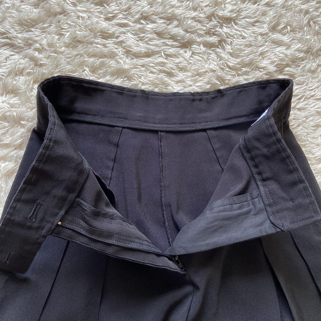 近年　美品　フェラガモ　コットンシルクハーフパンツ　タック　膝下丈　38M位　黒