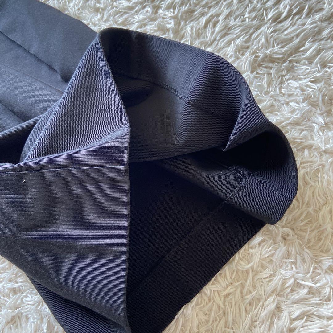 近年　美品　フェラガモ　コットンシルクハーフパンツ　タック　膝下丈　38M位　黒